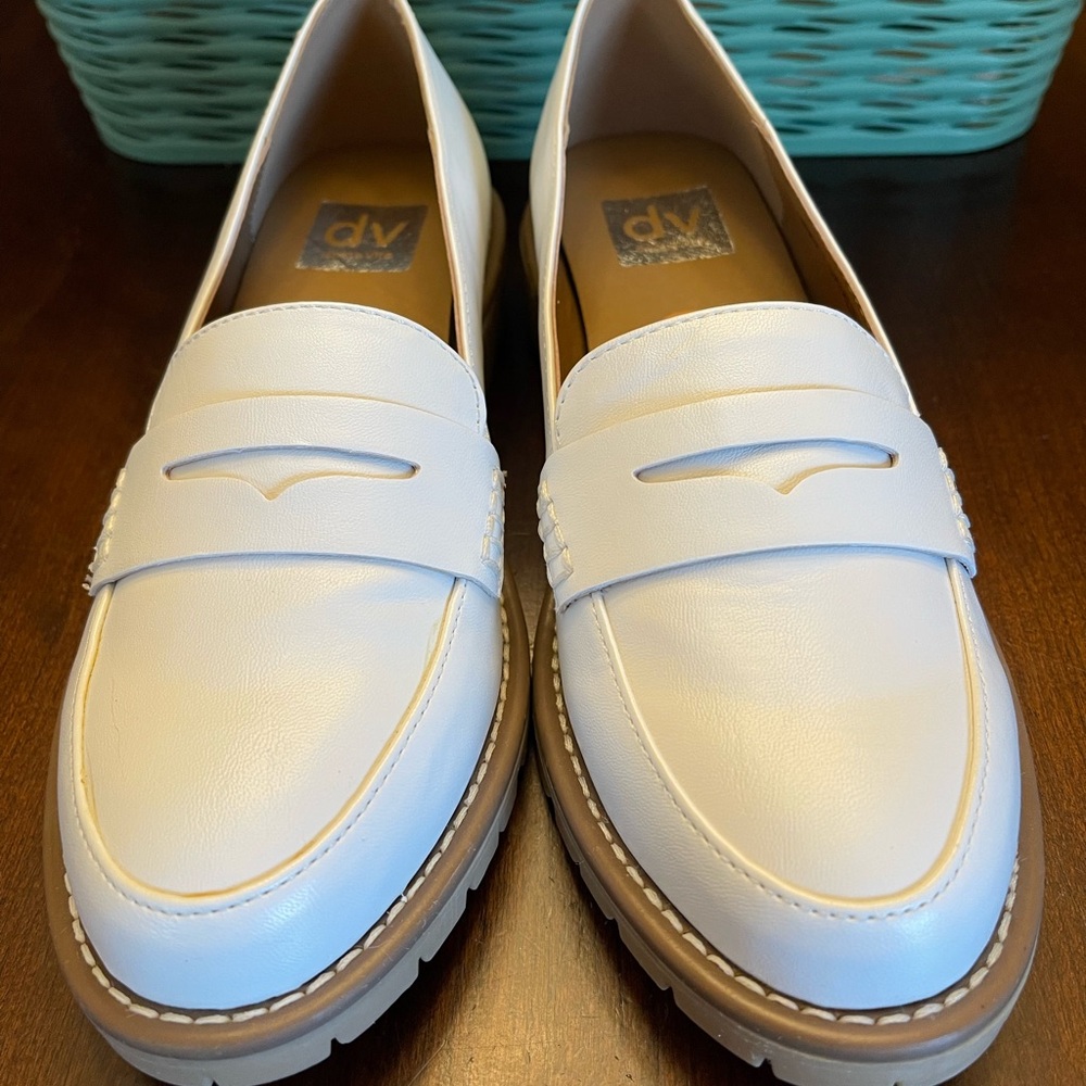 DV by Dolce Vita White and Tan Flats with Textured Leather and Slip-On Design - Picture 2 of 8